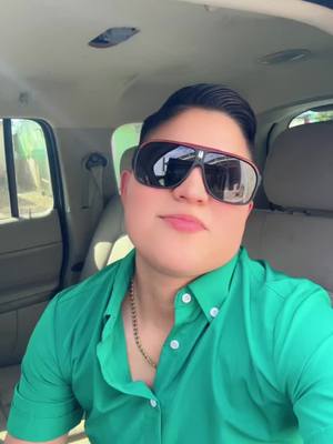 A post by @yesseniahernandez42 on TikTok caption: #paratiiiiiiiiiiiiiiiiiiiiiiiiiiiiiii #lgbt🏳️‍🌈 