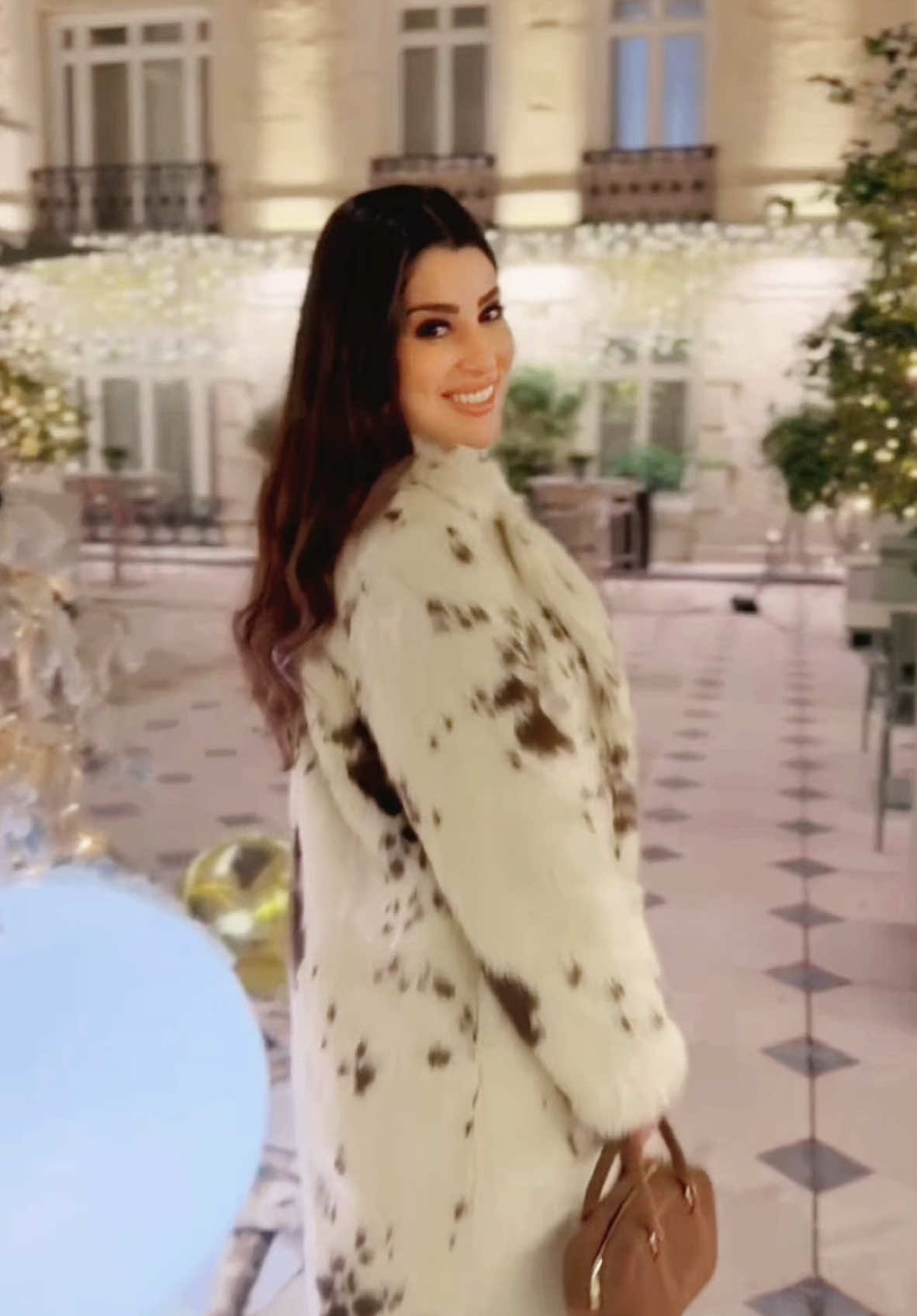A post by @aytenamer on TikTok caption: الفيديو طلع من باريس وصل فين ؟ #ايتن_عامر #ايتن #ayten3amer #aytenamer 
