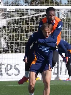 A post by @beinsportsfr on TikTok caption: 🤩💥 Cette frappe de Modric, même Vinicius est choqué ! 🤣 #football #soccer #realmadrid #vinicius #vini #vinijr #viniciusjr #modric #lukamodric #funny #sport #sports #sportstiktok