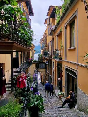 A post by @blogsognoitaliano on TikTok caption: The charming streets of Bellagio on Lake Como are a delight to explore. Cobblestone alleys, colorful buildings, and hidden courtyards lead to breathtaking lake views. A perfect place to wander, shop, and soak in the timeless Italian atmosphere. #tiktoktravel #lakecomo #italia #italy 