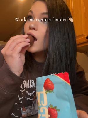 A post by @xoxobabybxoxo on TikTok caption: Work smarter not harder with @Trü Frü 👏🏼 #FoodTok #FoodTok #snacktok #snacktok #healthydessert #trufru 