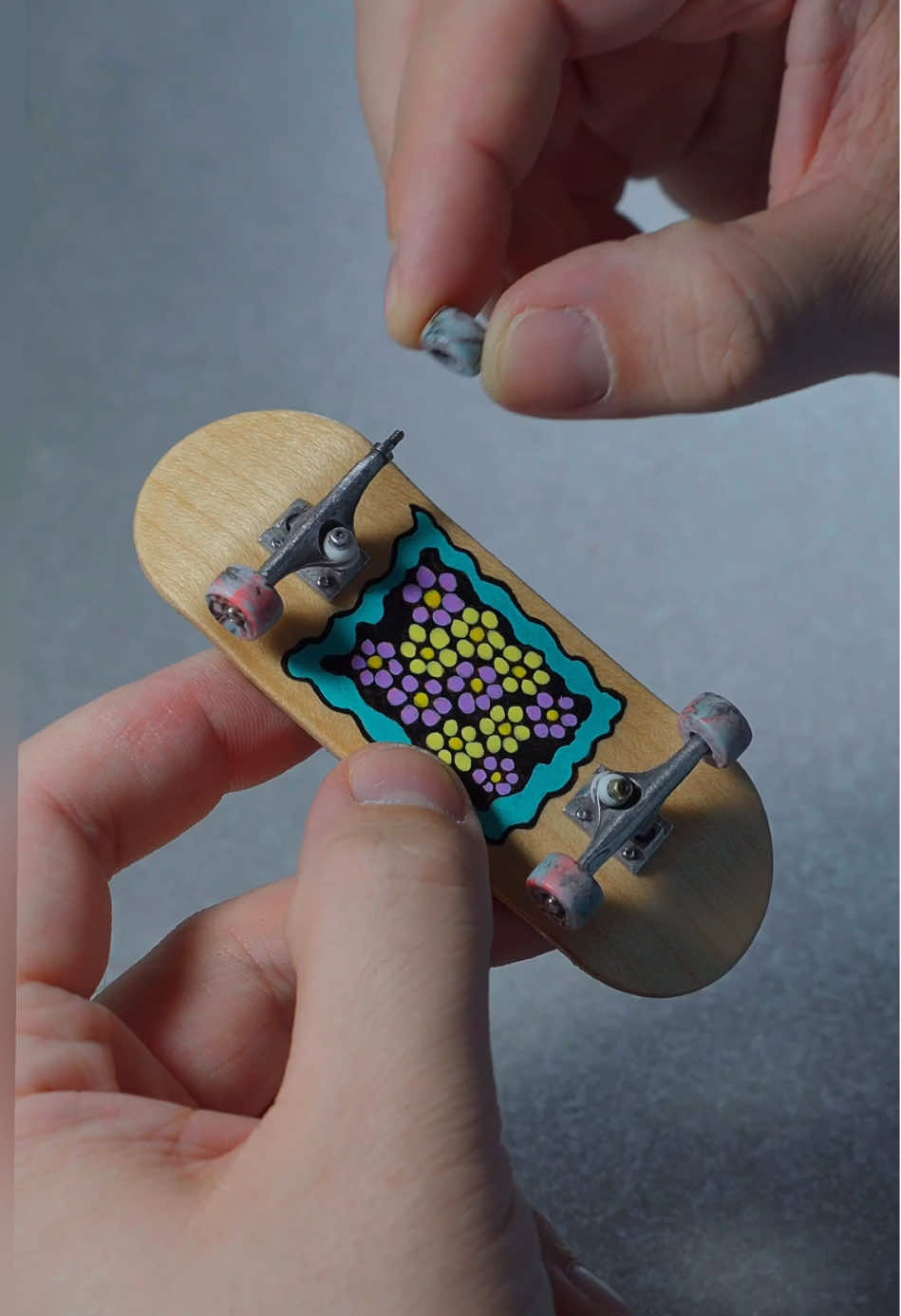 A post by @stonedboarder on TikTok caption: Satisfying setup 🎨🛹 #fingerboard #fingerboards #fingerskate #skatelife #art #fingerboarding #miniskate #fingerboardsetup #skate 