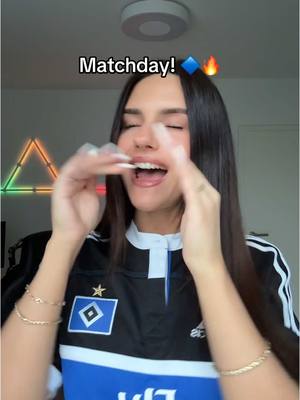 A post by @jeyyyjeyy.official on TikTok caption: Ich sag 2:1 für unseren HSV 🤍💙🖤 #hsv #hamburg #hannover96 #2bundesliga #fußball #volkspark #jersey #trikot 