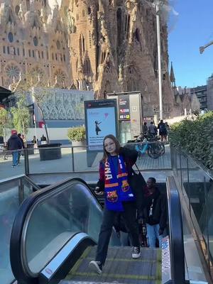 A post by @modibo_toure1 on TikTok caption: Sagrada familia, monumento más visitado de España 