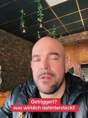 A post by @eporios on TikTok caption: ✨ 3 Tipps, um deine Trigger besser zu verstehen und zu lösen: 1️⃣ Selbstreflexion: Beobachte dich bewusst, wenn du emotional reagierst. Frage dich: Welche alten Erfahrungen könnten dahinterstecken? 2️⃣ Gefühle zulassen: Anstatt deine Emotionen zu unterdrücken, erlaube dir, sie zu fühlen. Das ist der erste Schritt zur Heilung. 3️⃣ Unterbewusstsein nutzen: Durch Hypnose, Meditation oder tiefe Atemübungen kannst du Zugang zu den gespeicherten Emotionen finden und sie auflösen. Welche Methode hilft dir am meisten? Schreib es in die Kommentare!  #Triggerlösen #Unterbewusstsein #EmotionaleHeilung #Selbstreflexion #hypnosetherapie #Bewusstsein #Selbstentwicklung #Hypnose #Mindset #hypnose