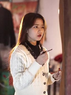 A post by @thawtarko1412 on TikTok caption: သော်တာရော မေမေရော အကြိုက် ရာသီမရွေး ဆောင်ထားသင့်တဲ့ မိကျောင်းတံဆိပ် Asahi ထီးလေး ☔️ @asahi_umbrella #thawtarko1412 #fyp #PremiumUmbrella #AsahiUmbrella #Umbrella