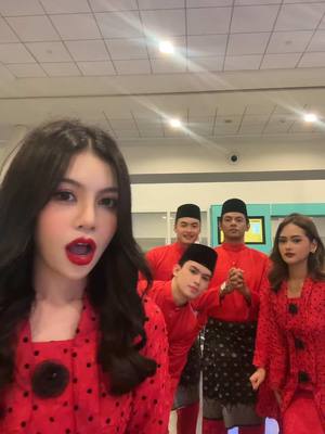 A post by @malytaheng on TikTok caption: a normal day in Malaysia 🇲🇾😜 with🇮🇩🇰🇭🇵🇭🇲🇾 media crew~ #cambodia #khmer #fyp #AirAsia #airasiacabincrew #cabincrew 