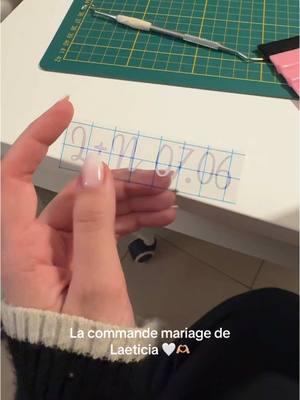 A post by @lolachristien on TikTok caption: Merci Laeticia ta commande partira demain matin 🫶🏼 #mariage #mariage💍 #mariee #ideecadeau #demandeenmariage #mariee2025 #futuremariee 