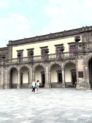 A post by @cafeeldicho on TikTok caption: #comodiceeldicho Visita al Castllo de Chapultepec #familiadeldicho #cafeeldicho @mesuenadigital @castinggenovevamartinez @talentolatinomexico @producciongenomartinez