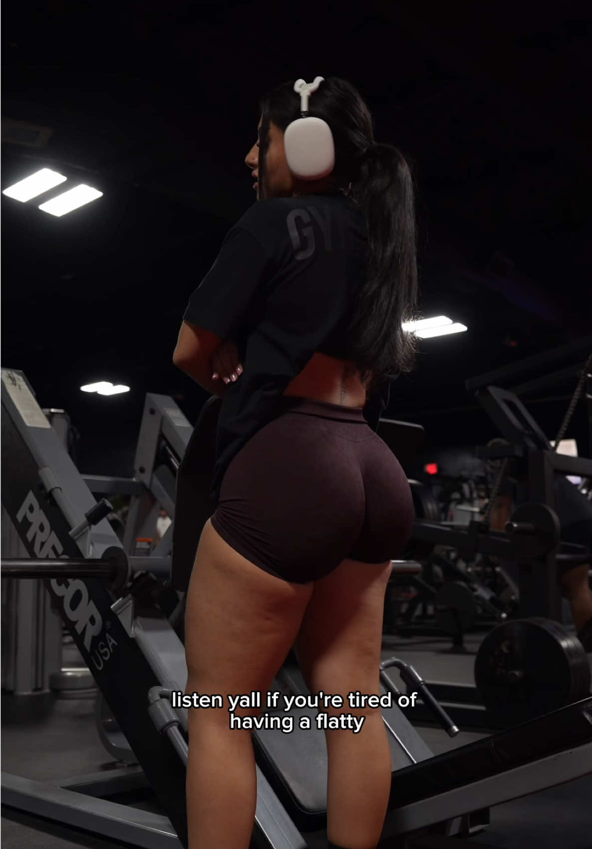 A post by @hudabubbaaa on TikTok caption: Let’s build our glutes!! Mic’d up glutes and hammies for my babesssss 🍑🤍🙈 @Gymshark | code HUDA @ehplabs | code HUDA workout details: box squat 4x10-12 rdl 3x12 sumo leg press 3x15 cable clamshells/kickback super set 4x12,12 glute focused hyper extension 4x15 #glutedayworkout #gluteday #legday #legdayworkout #gymhacksforwomen #workoutsforwomen #micdupworkout #micdup #funny #relatable #foryou #fyp #foryoupage