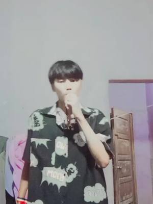 A post by @zinlinnhtet86 on TikTok caption: #ဘာတေကမှန်းမသိဘူး🤣 #trasman🌈 #fypシ゚viral🖤tiktok #ငါ့viewတွေဘယ်ရောက်သွားတာလဲ 