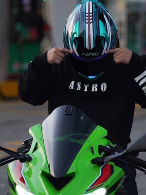 A post by @astrobikermx on TikTok caption: Casco doble certificación de la marca #astrohelmets ya disponible en las 7 sucursales de #astrobikermx 