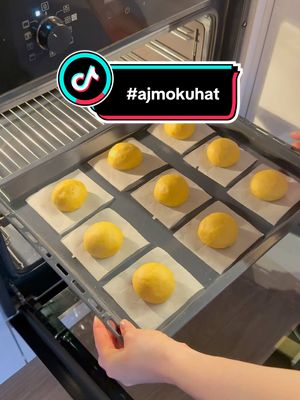 A post by @annie.xo.xo on TikTok caption: Bit ce uskoro xoxo pekara 😝 #ajmokuhat #fyp #foryoupage #momsontiktok #kitchen #cooking #donuts #homemade #Home 