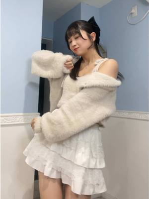 A post by @yuna_fujimiya on TikTok caption: 糸巻き界隈の皆さん、よろしくお願いします！🧵#アイドル #大阪 #おちゃパ #関西 #おすすめにのりたい #fyp #地下アイドル #彼女 #あざとい #踊ってみた #ダンス #糸巻き界隈 