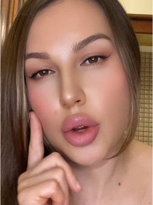 A post by @annika_750 on TikTok caption: #fyp #lips #shugar 