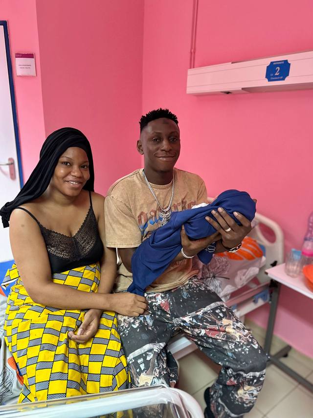 A post by @loiseaurare1 on TikTok caption: Merci Seigneur pour tous tes bienfaits à mon égard 🙏❤️ @🫶🏼L’Ampoule 🫶🏼💡❤️  je t’aime ma petite ❤️ merci pour ce magnifique cadeau 🎁 ❤️🙏#tiktokgabon🇬🇦tiktok #gabon🇬🇦 #cotedivoire🇨🇮 #viral #pourtoi 