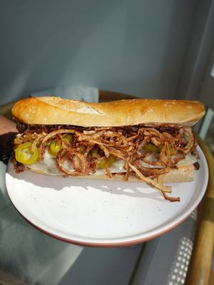 A post by @emmanuelduverneau on TikTok caption: Pulled Beef Sandwich with Crispy Onions #EasyRecipes #food #sandwich 