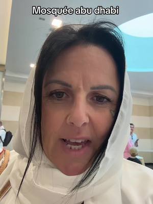 A post by @thewalkinkmum on TikTok caption: Visite de la mosquée d’Abu Dhabi #promenade #famille #mosquee @𝐓𝐡𝐞𝐖𝐚𝐥𝐤𝐈𝐧𝐤𝐃𝐞𝐚𝐝 @karine 