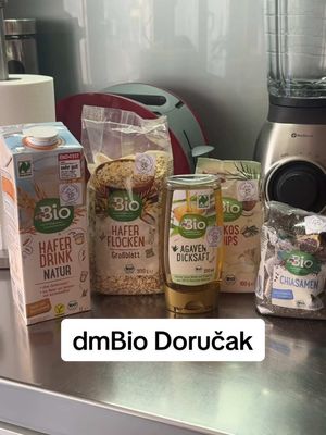 A post by @dm_srbija on TikTok caption: Recept za savršen početak dana.🥣 #dm_srbija 