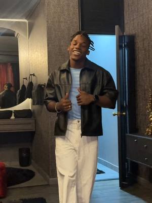 A post by @deibyruiz on TikTok caption: Que tal mi outfit ? 😂🥰