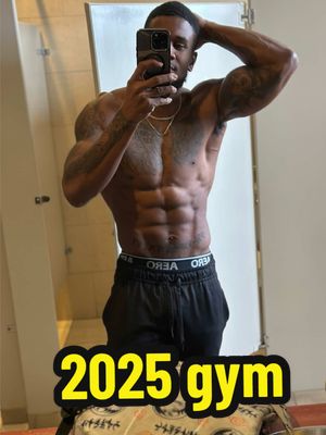 A post by @calebsamol on TikTok caption: Kevin hart + Jamie Foxx + Gym = Me  #GymTok #fitness #Abs #shredded 