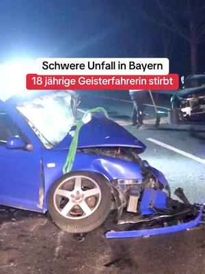 A post by @o815news on TikTok caption: 18 jährige Fahranfängerin wird zur Geisterfahrerin Tragischer Unfall gestern Abend in Bayern: Eine 18-jährige Fahranfängerin ist auf der Bundesstraße 4 als Geisterfahrerin unterwegs gewesen – mit tödlichen Folgen. In Höhe von Untersiemau im Landkreis Coburg prallte ihr Volkswagen frontal mit einem entgegenkommenden Mercedes zusammen. Für die junge Fahrerin kam jede Hilfe zu spät – sie verstarb noch an der Unfallstelle. Ihre 21-jährige Schwester, die auf dem Beifahrersitz saß, wurde schwer verletzt und musste ins Krankenhaus gebracht werden. Der 64-jährige Fahrer des Mercedes, ein Mann aus Nürnberg, erlitt leichte Verletzungen. Zahlreiche Rettungskräfte, Feuerwehr, Polizei und das Technische Hilfswerk waren im Einsatz. Warum die 18 Jährige zur Geisterfahrerin wurde ist noch völlig unklar. Ein Gutachter wurde zur Klärung des Unfallhergangs hinzugezogen. #news #geisterfahrer #unfall #polizei #feuerwehr 