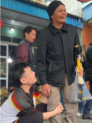 A post by @nam.perdz on TikTok caption: Demo giáo án buôn bán chợ Viềng 2025 😎