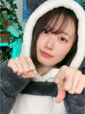 A post by @monelive38 on TikTok caption: パンダだにゃん🐼🐈 #mone #田舎暮らし 