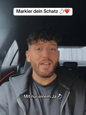 A post by @momochahine on TikTok caption: Soll ich den Song releasen? 👀😍 #liebeslied #valentinstag #valentine #liebeslieder 