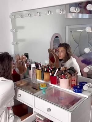 A post by @francallejon on TikTok caption: #Recuerdos 
