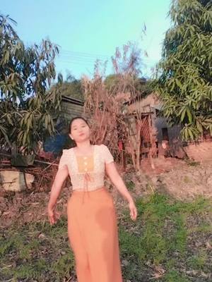 A post by @shwe.shwe2 on TikTok caption: #🖤🥀 #😒myanmartiktok🇲🇲❤❤❤ #ချစ်တဲ့စိတ်နဲ့ကြည့်ပေးပါနော်😘 #ချစ်ပေးကြအုန်းနော်😍😘😘 #အားလုံးကိုချစ်ပါတယ်♥♥♥♥♥ 