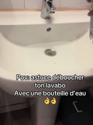 A post by @ on TikTok caption: Astuce pour déboucher ton lavabo avec une bouteille d’eau  #astuce #plombier #lavabo #foury #pourtoi #france #video_viral #fyp #videoviral #visibilité 