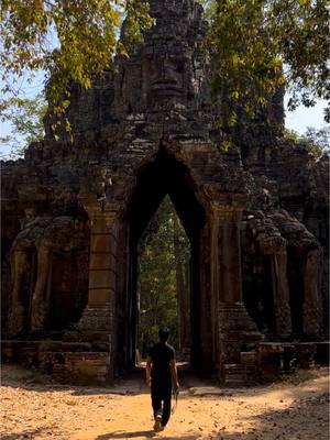 A post by @namsor505 on TikTok caption: ខ្លោងទ្វារដែលមិនងាយនឹងបានទៅដល់