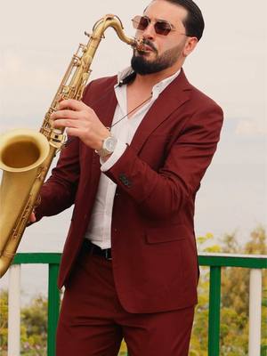 A post by @enzobuonauriosax on TikTok caption: FELICITÀ 🎷❤️ #felicità #felicita #saxophone #sax #saxcover #coversong #Love 