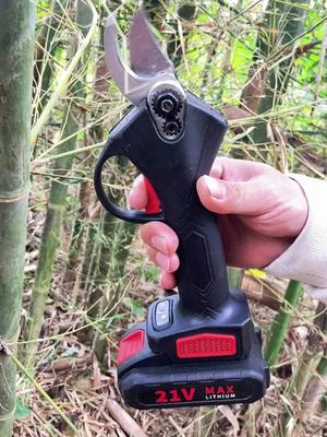 A post by @angela_baobao on TikTok caption: A very labor-saving and easy-to-use electric trimmer#TikTokShop #us #shipping #foryourpage #Electrictrimmer #Landscaping #Crops 