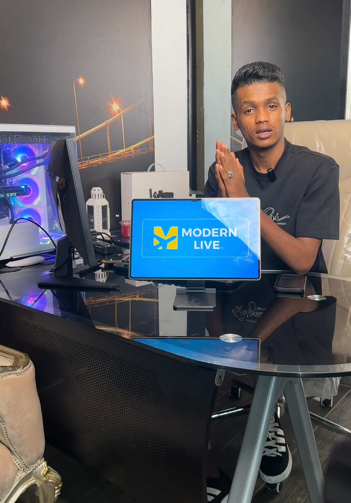 A post by @modren_live on TikTok caption: نتطلع دوما الي خدمة افضل فرع القاهرة 