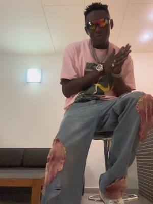 A post by @loiseaurare1 on TikTok caption: Je suis trop heureux 😁 quand je vois vos vidéos sur la trend (open verse)!! En direct de PORT-GENTIL 🇬🇦#tiktokgabon🇬🇦tiktok #gabon🇬🇦 #cotedivoire🇨🇮 #viral #pourtoi #togolais228🇹🇬 #france🇫🇷 #ghanatiktok🇬🇭 #ivoire_humour🇨🇮🇨🇮 #camerountiktok🇨🇲 #senegalaise_tik_tok #congolaise🇨🇩 