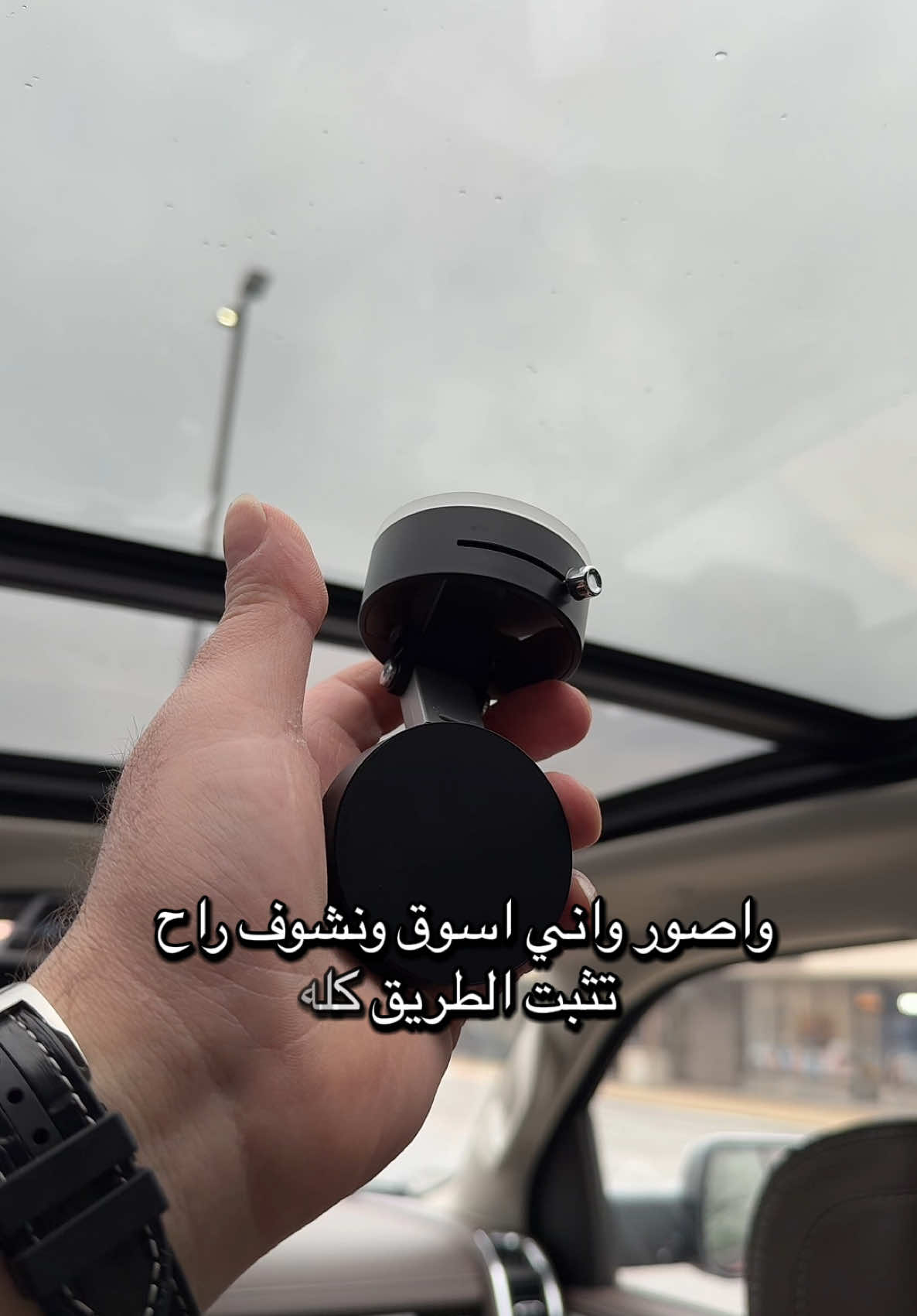 A post by @raad_noah on TikTok caption: #tobrbe #magnetic #phone #Car #hold 