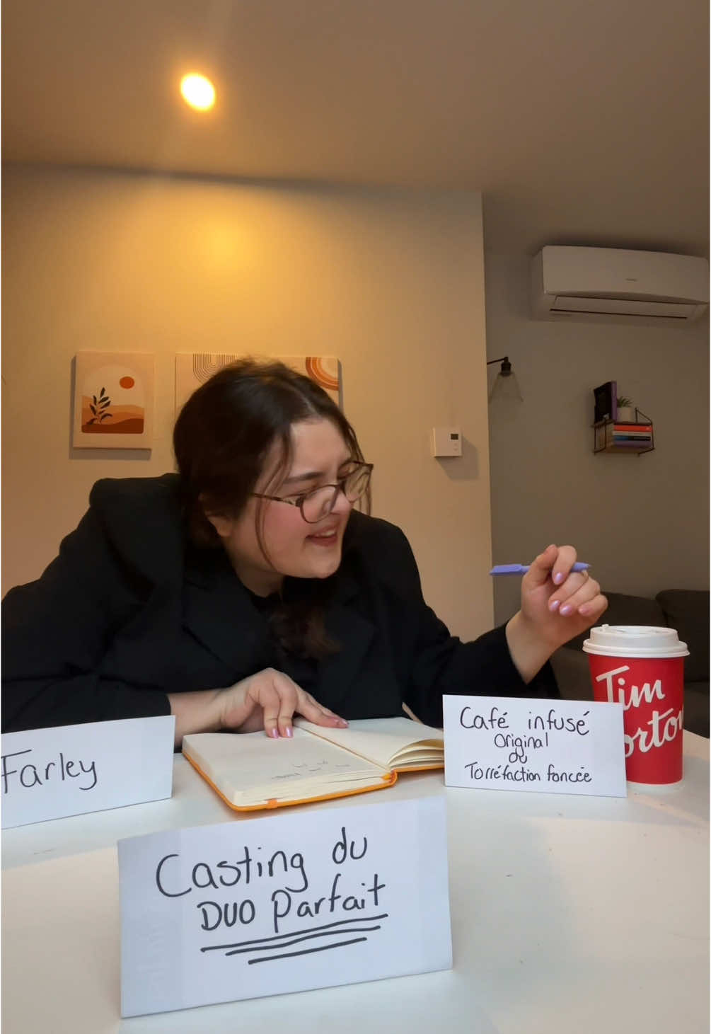 A post by @marieannefarleyy on TikTok caption: Un beigne à 1 $ avec un café chaud infusé de Tim. D’après moi le casting est bien réussi, non? #pub @Tim Hortons QC #timhortons  Plus taxes. 1 café infusé chaud,café noir ou café décaféiné de n'importe quelle taille et 1 donut éligible. Canada seulement. Pour une durée limitée. Des conditions s'appliquent. Voir l'application pour plus de détails.