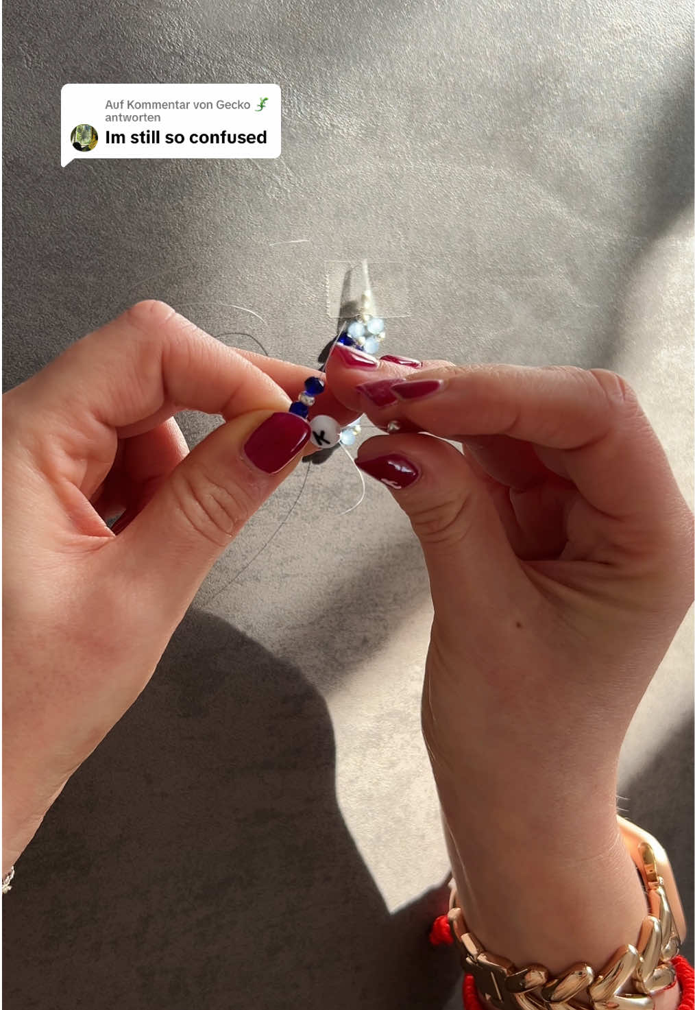 A post by @innava.jewelry on TikTok caption: Antwort auf @Gecko 🦎 #tutorial #beads #smallbusiness #handmadejewelry #viral #fyp #friendshipbracelets #beadsjewelry #handmade #bracelettutorial #makethefriendshipbracelets #stepbystep #tylorswift #braceletmaking #diybracelet #erastour #ttpd #thetorturedpoetsdepartment #swiftie 