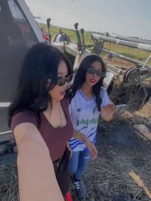 A post by @ahlina_0505 on TikTok caption: #CapCut ប្រែកាយ😆@Lysa🚜🍺🌾💸 @lysalysa344 