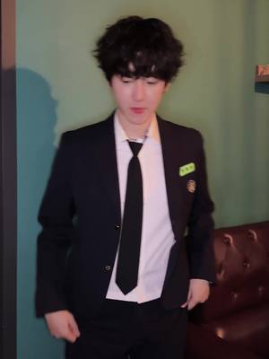 A post by @baekhyun_inb100 on TikTok caption: 교복 𝙨𝙩𝙞𝙘𝙠𝙮𝙮𝙮𝙮𝙮 ✨ #백현 #BAEKHYUN #중원고변백현 #sticky #challenge