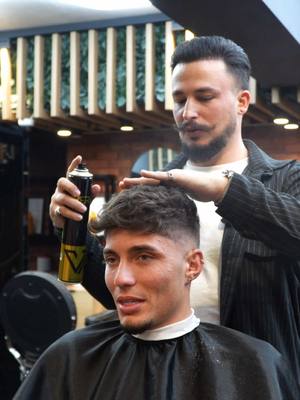 A post by @virgilthebarber on TikTok caption: Îl avantajează ?🔥 O tunsoare fresh și o discuție sinceră pe scaun! Despre viață, motivație și provocări. 👍🫶 #virgilthebarber  #VERO 