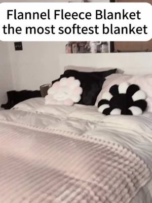 A post by @baileyhomegoods on TikTok caption: The most amazing fluffy and huge blanket on sale now! #blanket #tiktokshopblanket #vipblanket #hugeblanket #blanketlife #blankets #blanketseason