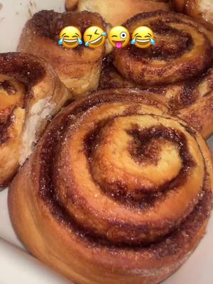 A post by @zaarashaikh60 on TikTok caption: #sachii #cinnamonroll #homemadefood #baking #yummyfood #plzsupport #justforfun #unfreezemyacount #makemefamous #treanding #memestiktok #plzgrowmyaccount #fyp #dontletthisflop #uktiktok #fyp #sachii #dontletthisflopthankyou #lol #uktiktok #london #videoviral #plzsupport 