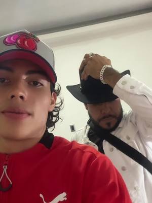 A post by @los_tios_de_la_sobrina on TikTok caption: Amores fingidos🔥#losmontenegrooficial #guanajuatocheck🇲🇽 #musica #clasico #guanajuato #oldschool #viral_video #losmontenegroylasobrina 