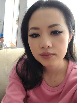 A post by @latsamymoua on TikTok caption: #Who behind me #Hmong  #Tik_tok #bored.