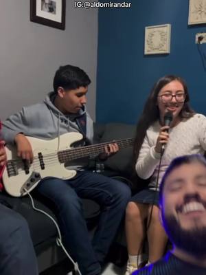A post by @aldomirandar on TikTok caption: Y resucitele mi chuy😂😂😂 #memes #humor #comedia #reacción #Aldomirandar 