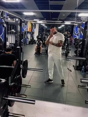 A post by @valentin_coman on TikTok caption: #backtogym #follows #fouryou 