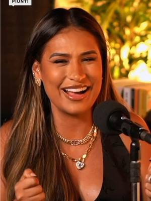 A post by @simoneses on TikTok caption: Já aprenderam a cantar ME AMA OU ME LARGA? 💚
